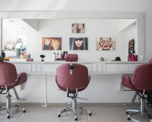 Top Benefits of Renting a Booth in a Beauty Salon: How Leasing Your Own Space Can Boost Your Career